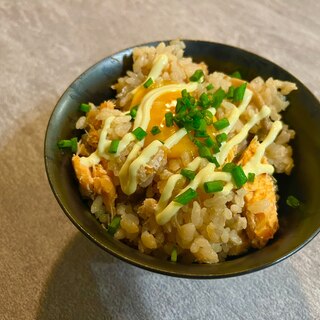 秋の味覚！鮭ときのこの炊き込みご飯